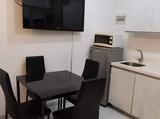 Aparthotel Azure Staycation With Wavepool & White Manila